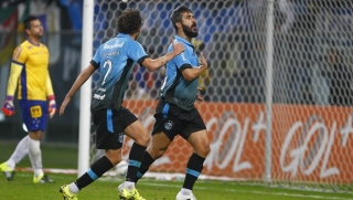 Douglas comemora gol do GrÃªmio na vitÃ³ria por 1 a 0 sobre o Cruzeiro, em Porto Alegre (Foto: Lucas Uebel/GrÃªmio FBPA)
