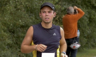 Lubitz em maratona de pilotos, em 2009: copiloto sofria de transtornos recorrentes, segundo imprensa alemÃ£ (Foto: Team Mueller/REUTERS)