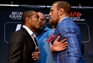 LesÃ£o na costela nÃ£o impediu que luta entre JosÃ© Aldo e Conor McGregor fosse confirmada no UFC 189 (Foto: Getty Images)