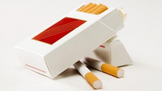 A resoluÃ§Ã£o determina que o novo texto de advertÃªncia seja "Este produto causa cÃ¢ncer. Pare de fumar. Disque-SaÃºde: 136" (Imagem ilustrativa)