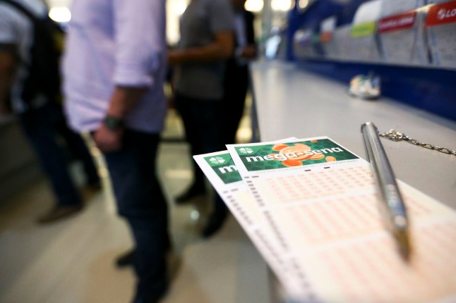 Mega-Sena sorteia R$ 20 milhões nesta terça-feira; apostas vão até as 19h