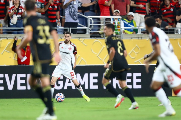 Flamengo empata com Los Angeles e encerra primeira fase invicto no Mundial de Clubes