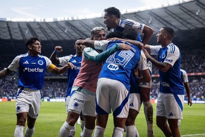 Cruzeiro goleia o Juventude e assume liderança isolada do Brasileirão