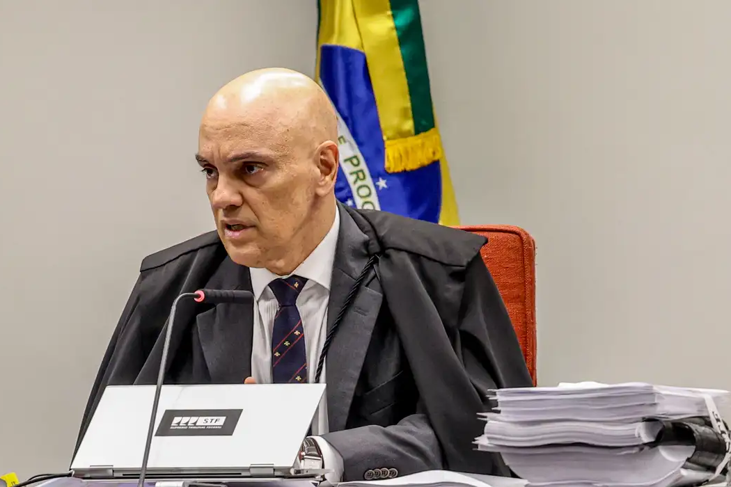 Moraes vota por suspensão parcial da ação penal contra Ramagem no STF