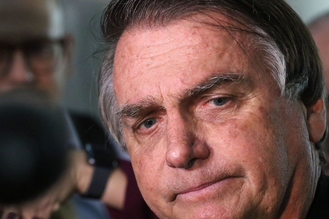 Bolsonaro diz ao STF que seria "ilógico" pedir asilo a embaixador