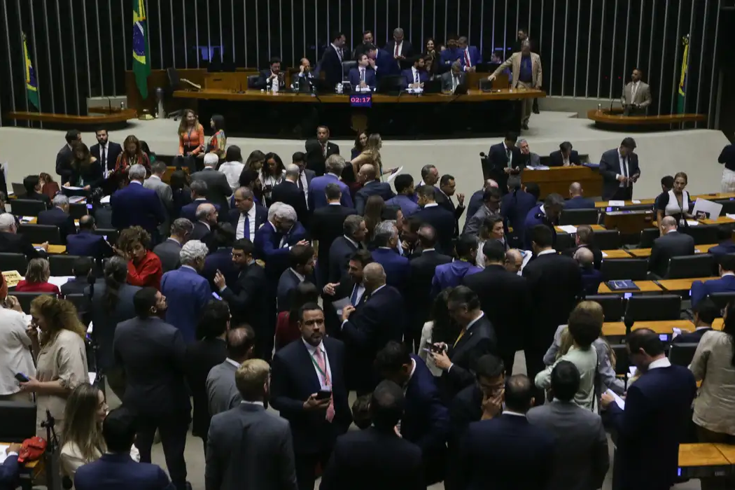 Câmara aprova isenção de Imposto de Renda para renda até R$ 5 mil