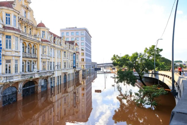 Mesmo com dia de Sol, nível do Guaíba continua alto em Porto Alegre