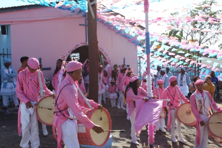 Comunidade dos Arturos aguarda revalidação como patrimônio cultural em Minas