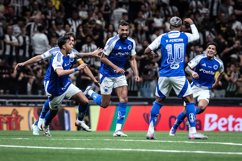 Cruzeiro supera Atlético-MG na Arena MRV e abre vantagem nas quartas da Copa do Brasil
