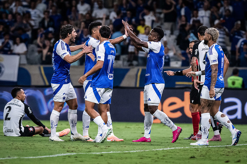 Cruzeiro domina o Corinthians, vence por 3 a 0 e garante vaga direta na Libertadores 2026