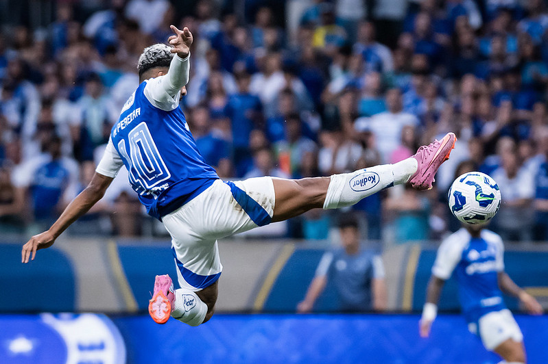 Cruzeiro garante vaga na pré-Libertadores, mas vê sonho do título se distanciar após empate no Mineirão