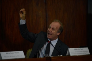 Ministro da Secretaria de Assuntos EstratÃ©gicos, Marcelo Neri, apresenta dados sobre o desenvolvimento anuan da renda per capita (Foto: FÃ¡bio Rodrigues Pozzebom /AgÃªncia Brasil)