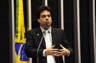 Segundo o deputado, ele assinou a carta, Ã s pressas, antes de embarcar no Aeroporto de BrasÃÂÂlia (Foto: Divulgação) Segundo o deputado, ele assinou a carta, Ã s pressas, antes de embarcar no Aeroporto de BrasÃÂÂlia (Foto: Divulgação)