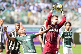 Victor prega foco para o Atlético-MG seguir vencendo e subindo na tabela do Brasileiro (Foto: Fernando Dantas/Gazeta Press) Victor prega foco para o Atlético-MG seguir vencendo e subindo na tabela do Brasileiro (Foto: Fernando Dantas/Gazeta Press)