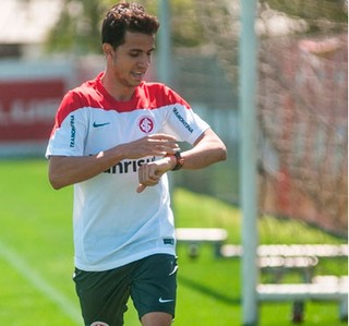 Nilmar corre contra  tempo para ficar bem fisicamente e ter condiÃ§Ãµes legais (Foto: Alexandre Lops/Inter)
