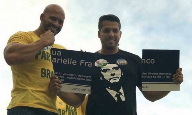 Rodrigo Amorim, ao lado de Daniel Silveira, quebrou placa em homenagem a Marielle Franco (Foto: Reprodução) Rodrigo Amorim, ao lado de Daniel Silveira, quebrou placa em homenagem a Marielle Franco (Foto: Reprodução)
