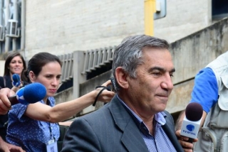 O ex-ministro Gilberto Carvalho chega ao prédio da Justiça Federal para prestar depoimentos como testemunha na Operações Zelotes (Foto: Marcello Casal Jr/Agência Brasil) O ex-ministro Gilberto Carvalho chega ao prédio da Justiça Federal para prestar depoimentos como testemunha na Operações Zelotes (Foto: Marcello Casal Jr/Agência Brasil)