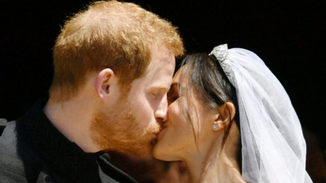 O beijo dos noivos prÃÂncipe Harry e Meghan Makle (Foto: Reuters) O beijo dos noivos prÃÂncipe Harry e Meghan Makle (Foto: Reuters)