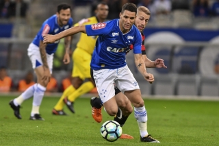 Thiago Neves teve boas oportunidades, mas parou em grande atuação do goleiro Fernando Miguel (Foto: Washington Alves/Cruzeiro) Thiago Neves teve boas oportunidades, mas parou em grande atuação do goleiro Fernando Miguel (Foto: Washington Alves/Cruzeiro)