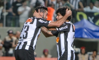 Dátolo e Luan: para Levir, relação dos dois é "caso para psicólogo" (Foto: Bruno Cantini / Flickr do Atlético-MG) Dátolo e Luan: para Levir, relação dos dois é "caso para psicólogo" (Foto: Bruno Cantini / Flickr do Atlético-MG)
