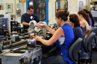 O número de vagas de emprego na indústria caiu 7% em setembro deste ano (Foto: Arquivo/Agência Brasil) O número de vagas de emprego na indústria caiu 7% em setembro deste ano (Foto: Arquivo/Agência Brasil)