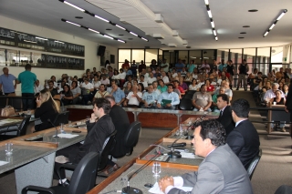 Desde que foi protocolado pedido de impeachment do prefeito, reuniões tem ficado sempre lotadas. (Foto: Divulgação) Desde que foi protocolado pedido de impeachment do prefeito, reuniões tem ficado sempre lotadas. (Foto: Divulgação)