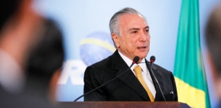 O presidente interino, Michel Temer (PMDB), durante cerimônia de anúncio de nova norma do Programa Minha Casa Minha Vida em BrasÃlia (Foto: Beto Barata) O presidente interino, Michel Temer (PMDB), durante cerimônia de anúncio de nova norma do Programa Minha Casa Minha Vida em BrasÃlia (Foto: Beto Barata)