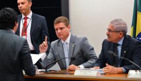 Relatório do deputado José Rocha (centro) não pede indiciamentos na CPI do BNDES (Foto: José Cruz/Agência Brasil) Relatório do deputado José Rocha (centro) não pede indiciamentos na CPI do BNDES (Foto: José Cruz/Agência Brasil)