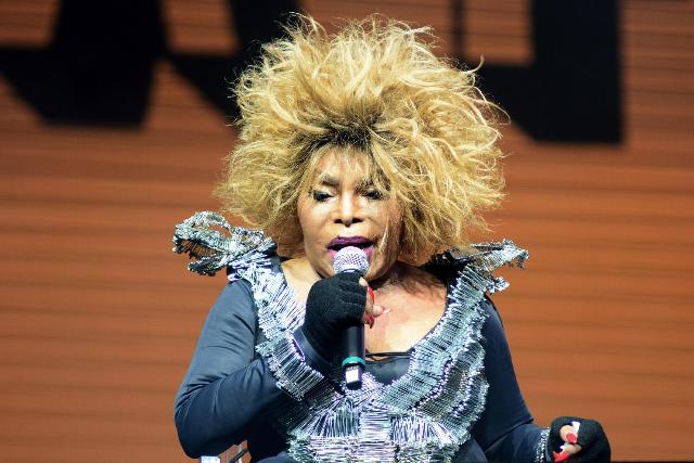 cantora elza soares durante apresentação no rock in rio