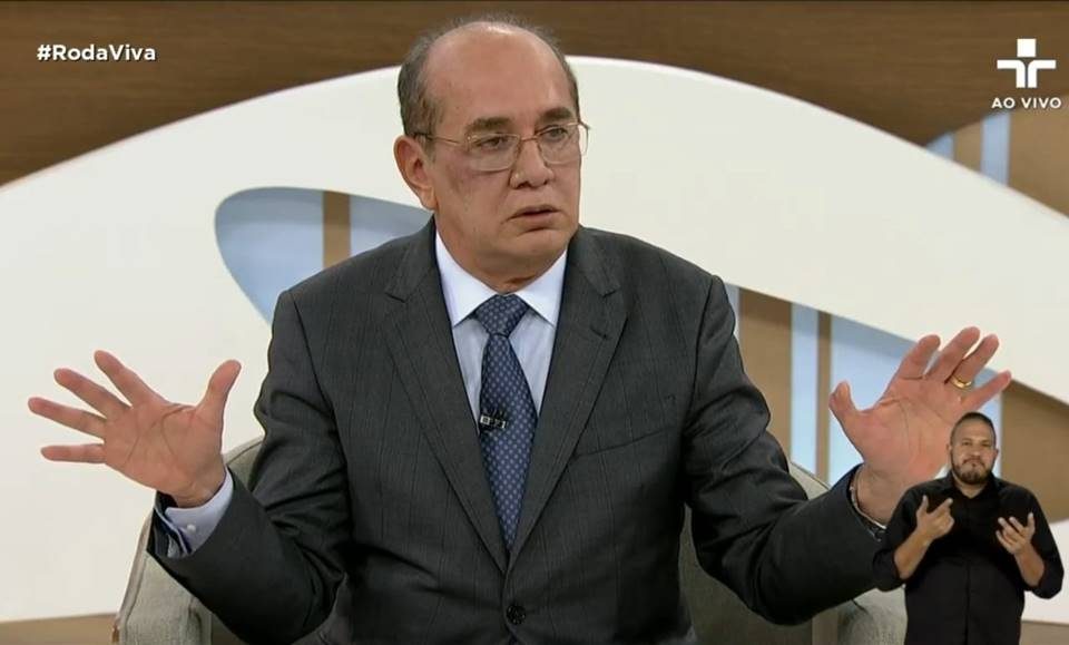 ministro gilmar mendes durante o programa roda viva