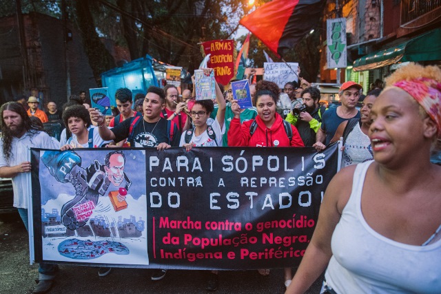 Manifestação em Paraisópolis no fim de semana, duas semanas após a morte de nove pesoas no baile funk. (Foto: Daniel Arroyo)