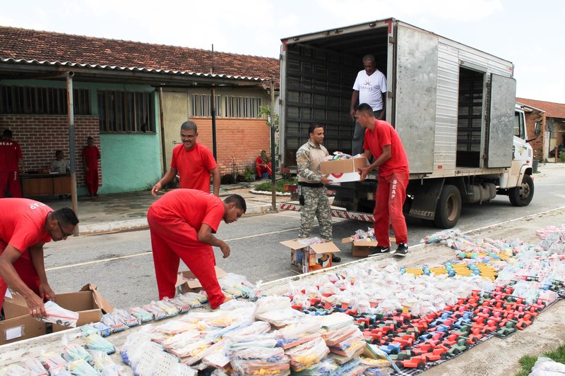 Brinquedos e jogos foram confeccionados por 11 presos que trabalham na Fábrica da Alegria, no Complexo Nelson Hungria - Crédito: Bernardo Carneiro / Sejusp 