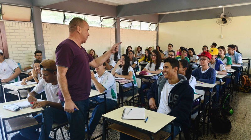 sala_de_aula_aluna_estudante_carteira_escola_estadual_professor_-_credito_carlos_alberto_-_imprensa_mg_5