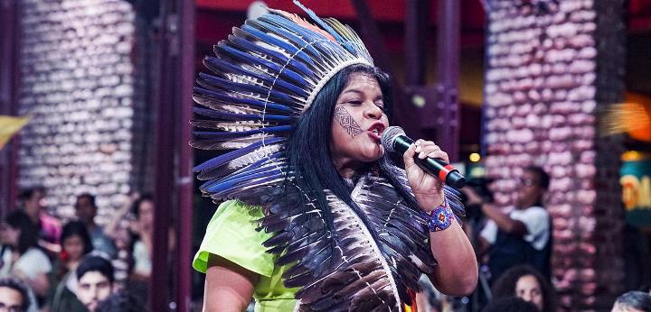 A índia Sônia Guajajara é liderança respeitada e foi candidata a vice-presidente nas eleições de 2018. Ela exemplo de atuação feminina a ser seguida. Foto Pablo Albarenga