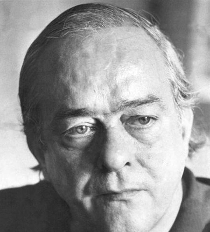 Vinícius de Moraes, conhecido pelas canções de amor, é um cânone da literatura brasileira