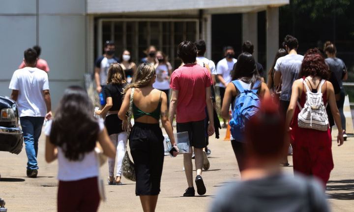 estudantes do enem