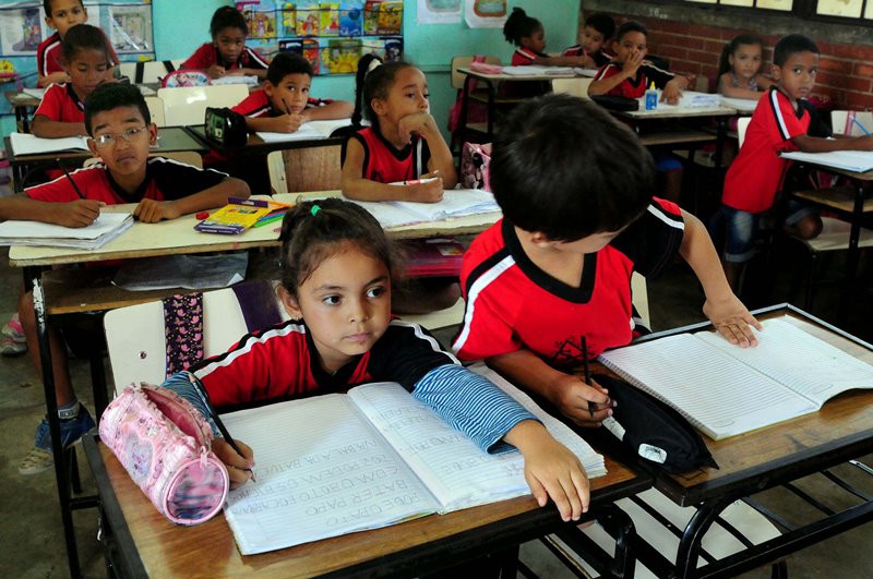 ESTUDANTES