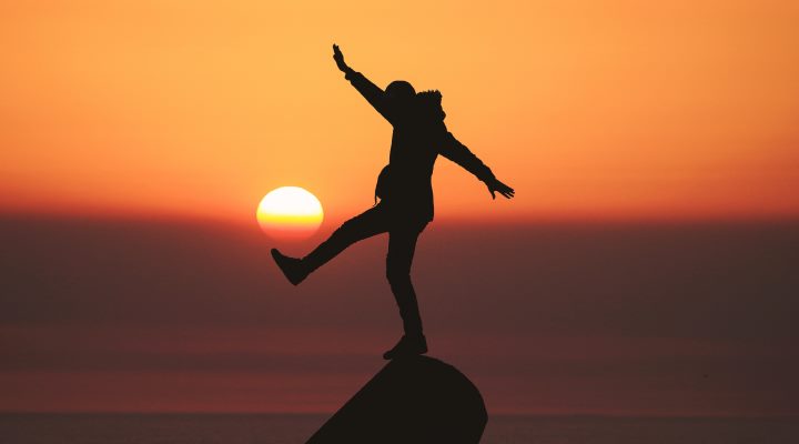 Homem ao por do sol