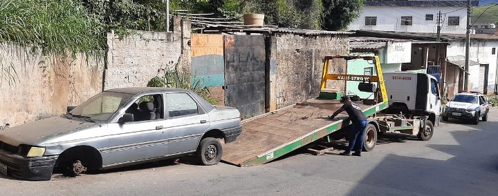 reboque de veiculos abandonados