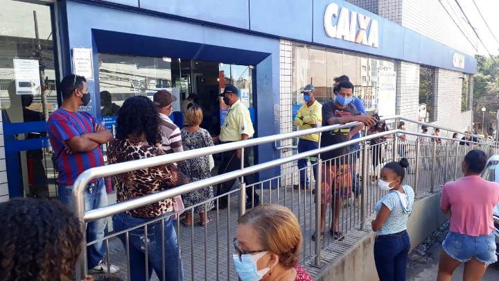 Filas na Caixa Economica Federal de Itabira
