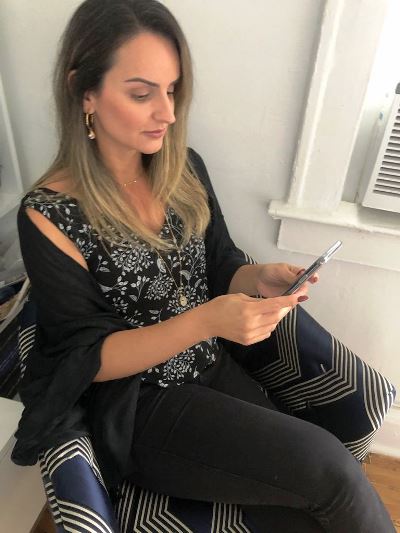 Sheila Vieira mora em Miami e acompanhou informações da cirurgia do pai pelo telefone