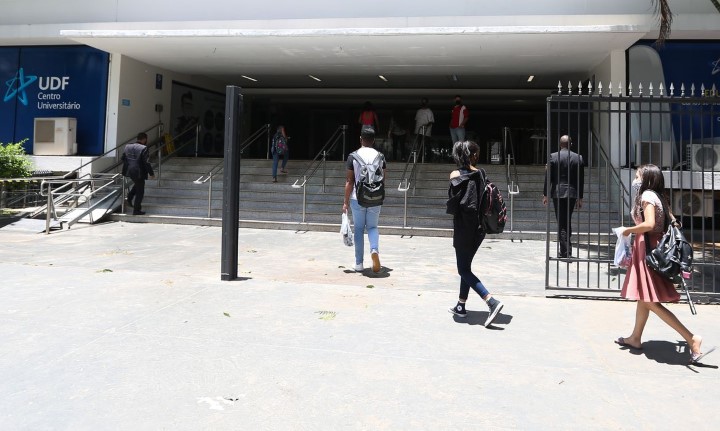 universitarios