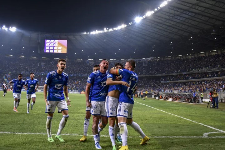 cruzeiro comemora acesso