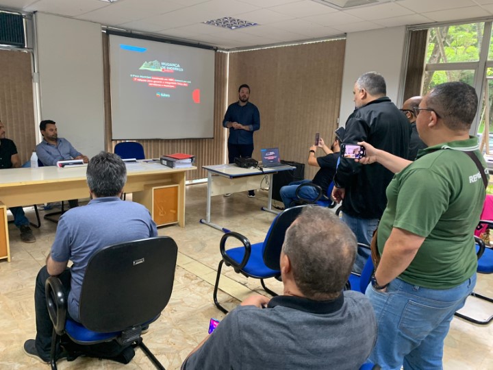 coletiva de imprensa na prefeitura de itabira