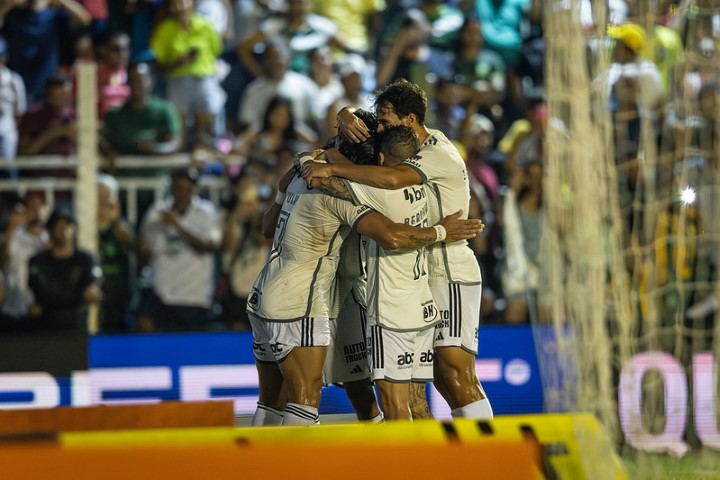 jogadores do atletico mineiro comemoram gol