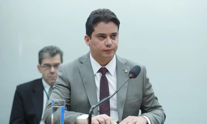 deputado junior mano