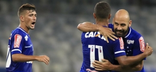 Bruno Rodrigo comemora gol do Cruzeiro contra o UberlÃ¢ndia (Foto: Daniel Teobaldo/AgÃªncia Estado)