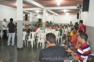 O encontro com o prefeito aconteceu depois de uma reunião na associação do bairro São Marcos onde os moradores se mobilizaram para impedir a construção do centro proposto pelo prefeito no antigo Brazuca (Foto: Ageu Ebert) O encontro com o prefeito aconteceu depois de uma reunião na associação do bairro São Marcos onde os moradores se mobilizaram para impedir a construção do centro proposto pelo prefeito no antigo Brazuca (Foto: Ageu Ebert)