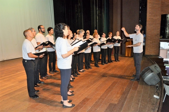 A primeira apresentação do grupo será à s 10 horas, na BasÃlica de Lourdes (Foto: Divulgação) A primeira apresentação do grupo será à s 10 horas, na BasÃlica de Lourdes (Foto: Divulgação)