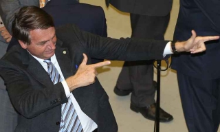 Bolsonaro vem causando polêmicas com sua lÃngua afiada na Câmara (Foto: Lula Marques/Agência PT) Bolsonaro vem causando polêmicas com sua lÃngua afiada na Câmara (Foto: Lula Marques/Agência PT)